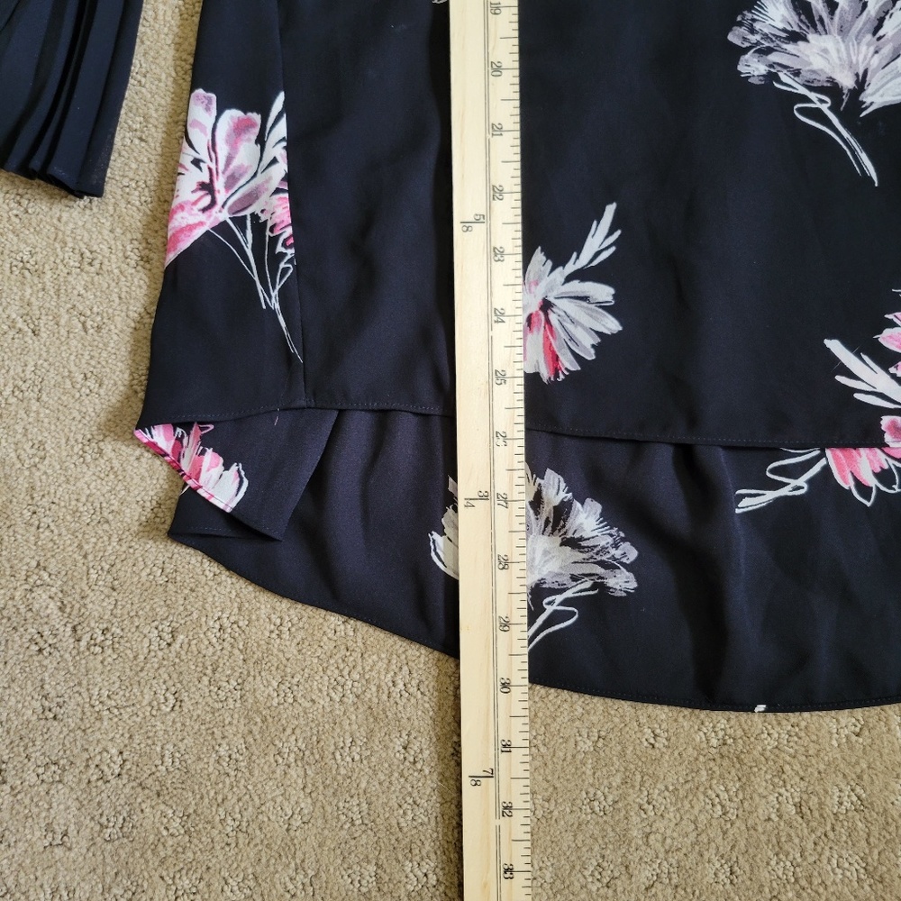 Vince Camuto Sheer Floral Accordion Sleeve Tunic Blouse Black Pink Size Small - Picture 10 of 12
